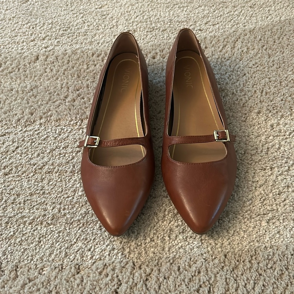 Vionic Delilah ballet flat w/adjustable strap, mocha leather, size 9.5/euro 41